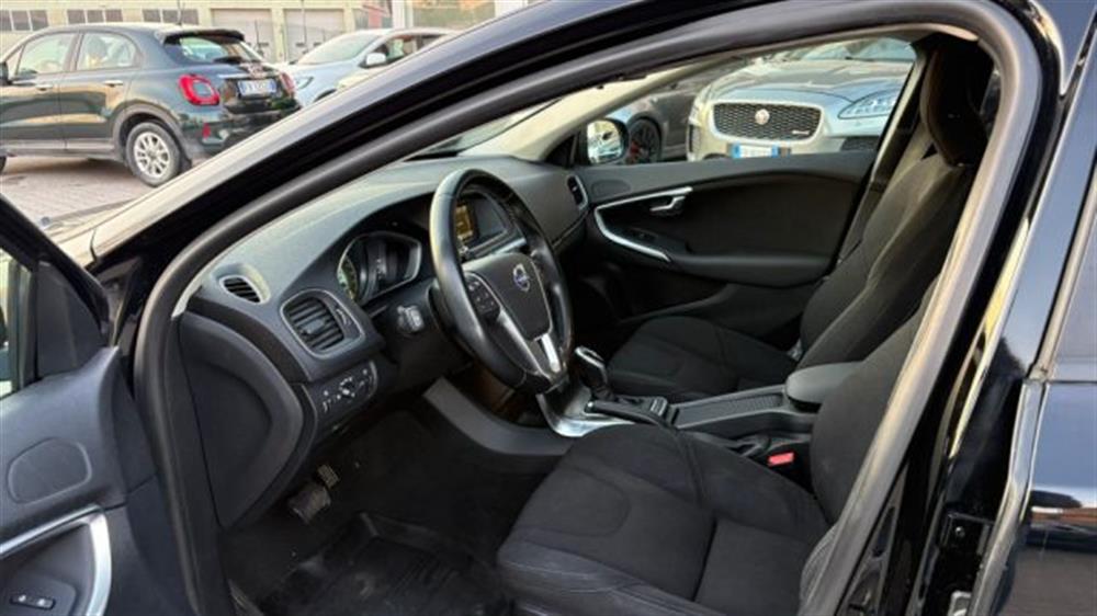 V40 Cross Country V40 Cross Country D2 1.6 Powershift Bu