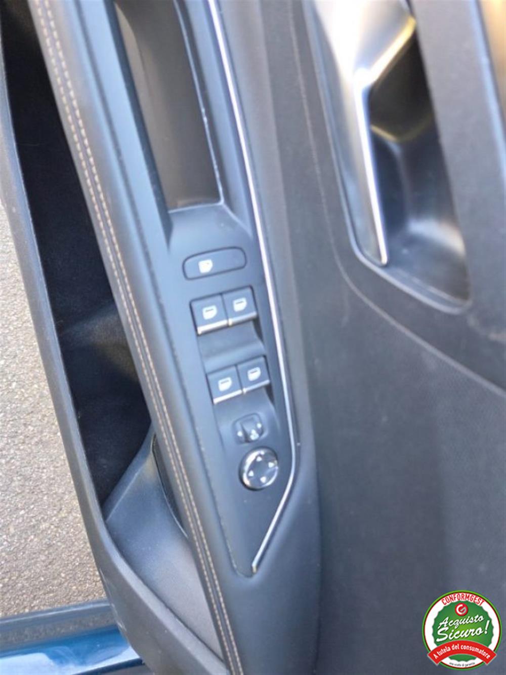 3008 3008 Hybrid 225 e-EAT8 GT