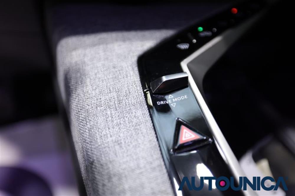 3008 3008 HYBRID 136 E-DCS6 AL