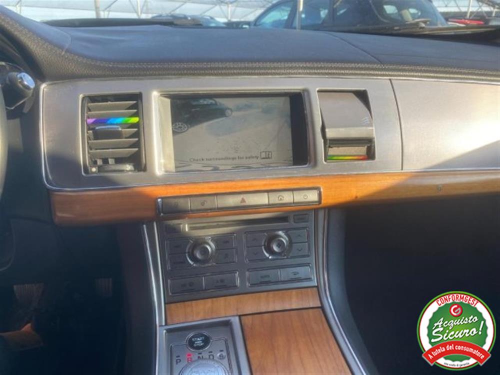 XF XF 2.7D V6 Premium Luxu