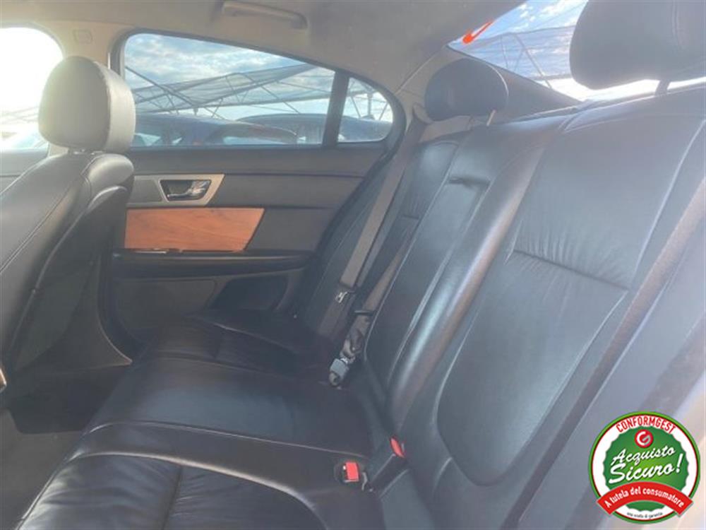 XF XF 2.7D V6 Premium Luxu