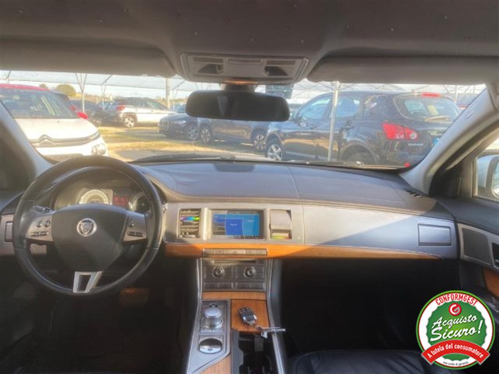 XF XF 2.7D V6 Premium Luxu