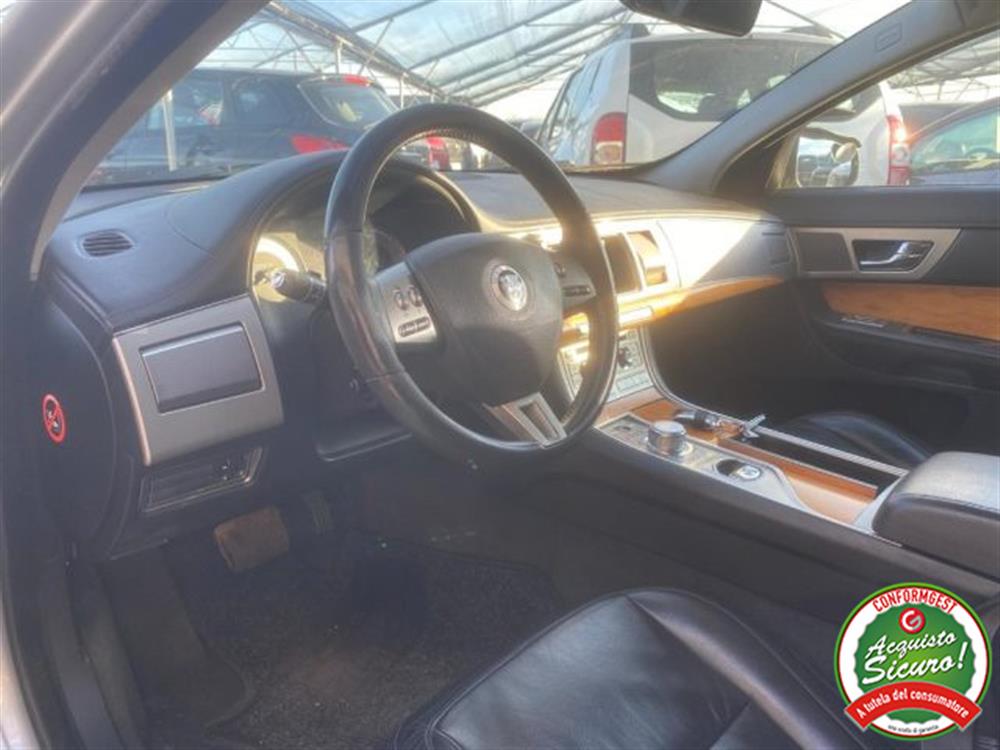 XF XF 2.7D V6 Premium Luxu