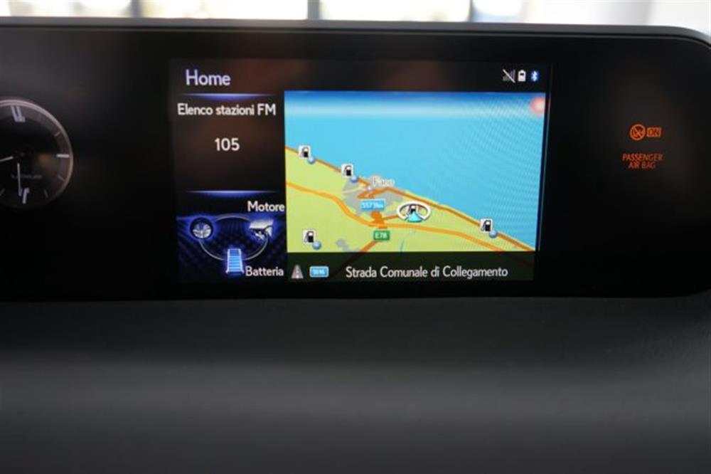UX 250h UX 250h Hybrid 2WD Business
