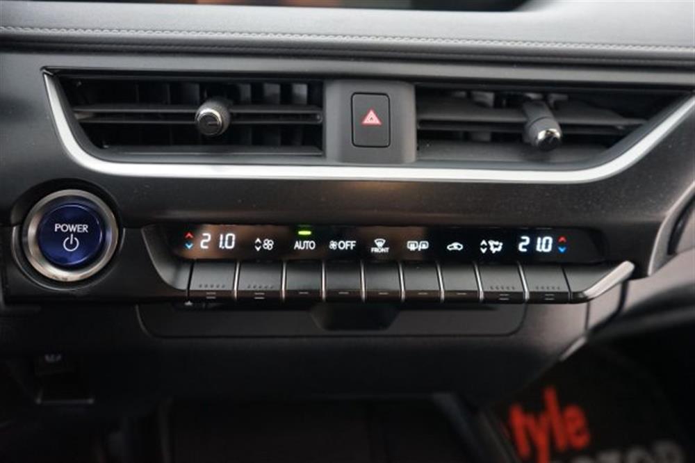 UX 250h UX 250h Hybrid 2WD Business