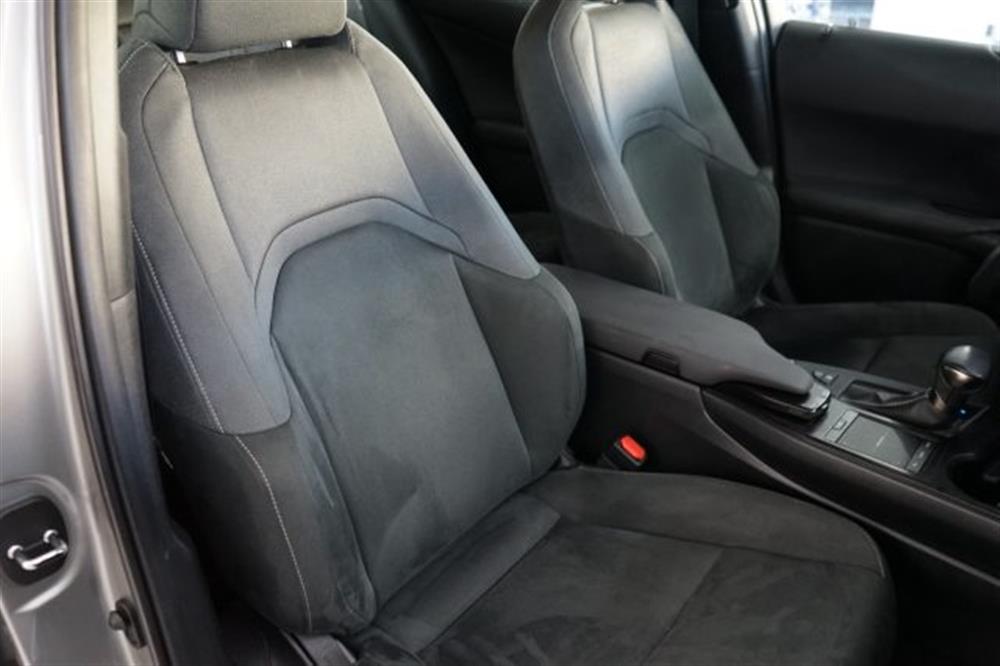 UX 250h UX 250h Hybrid 2WD Business