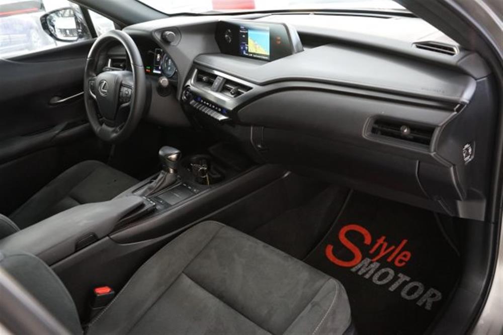 UX 250h UX 250h Hybrid 2WD Business