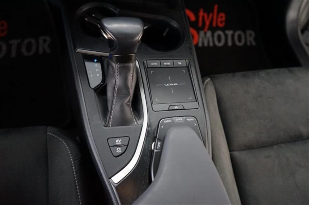 UX 250h UX 250h Hybrid 2WD Business