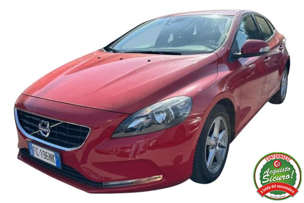 V40 V40 Momentum D2