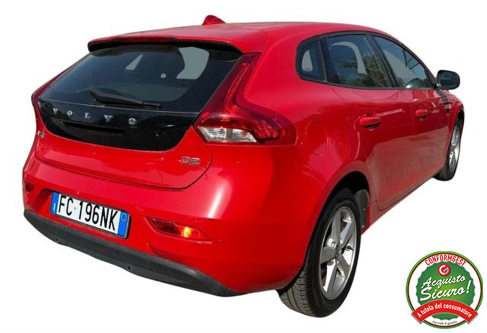 V40 V40 Momentum D2