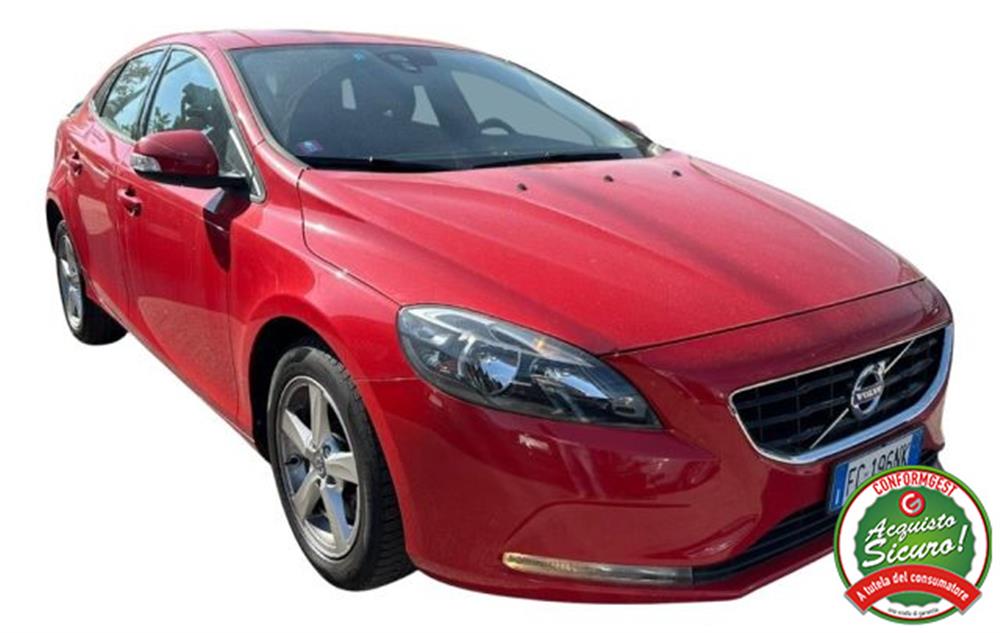 V40 V40 Momentum D2