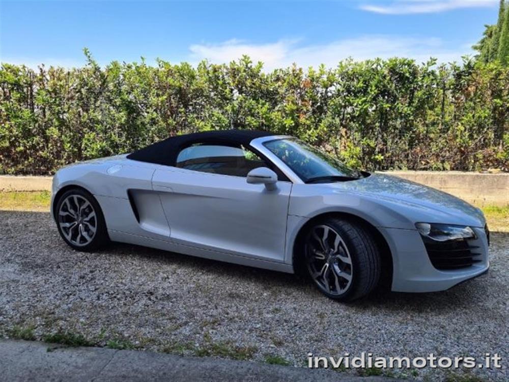 R8 R8 Spyder 4.2 V8 FSI qu