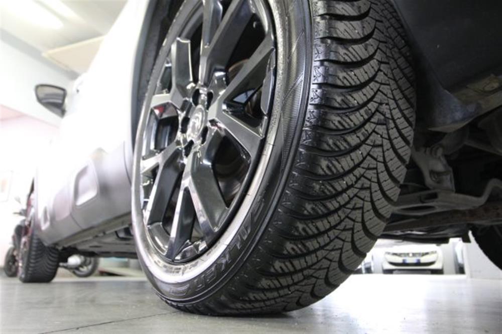C5 Aircross C5 Aircross Hybrid 225 e-EAT8 Sh