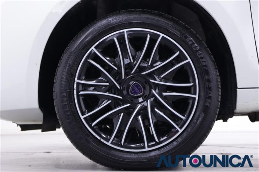 Ypsilon Ypsilon 1.0 FIREFLY 5 PORTE