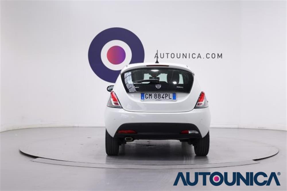 Ypsilon Ypsilon 1.0 FIREFLY 5 PORTE