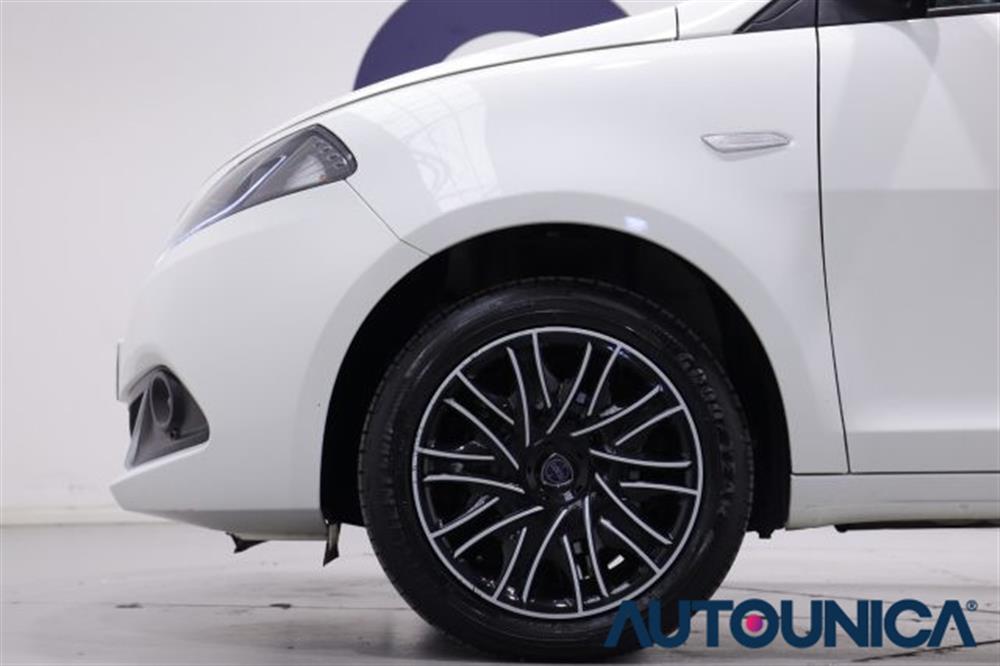 Ypsilon Ypsilon 1.0 FIREFLY 5 PORTE