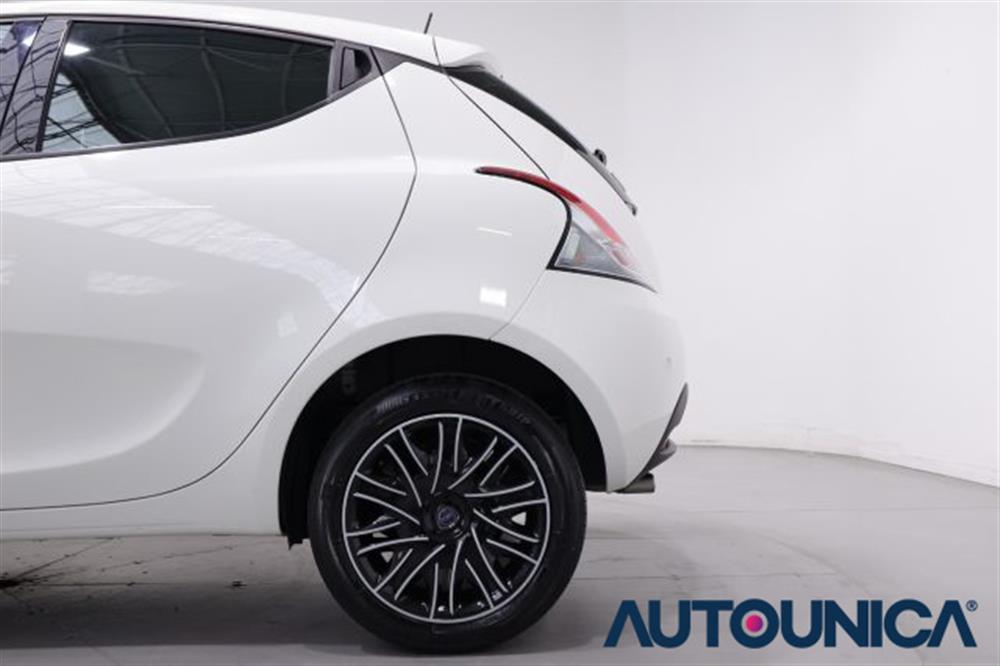 Ypsilon Ypsilon 1.0 FIREFLY 5 PORTE