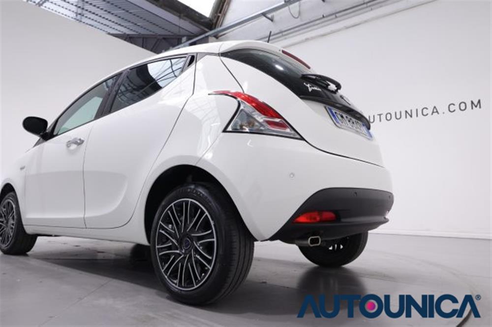 Ypsilon Ypsilon 1.0 FIREFLY 5 PORTE