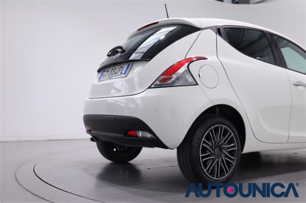 Ypsilon Ypsilon 1.0 FIREFLY 5 PORTE