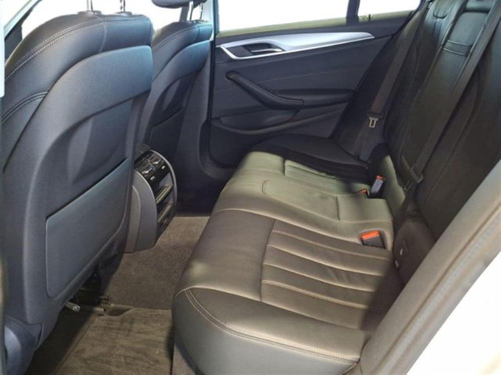 520 520 d xDrive Touring Bus