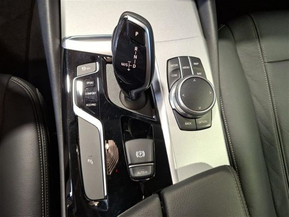 520 520 d xDrive Touring Bus
