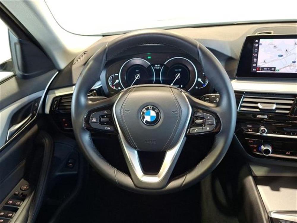 520 520 d xDrive Touring Bus