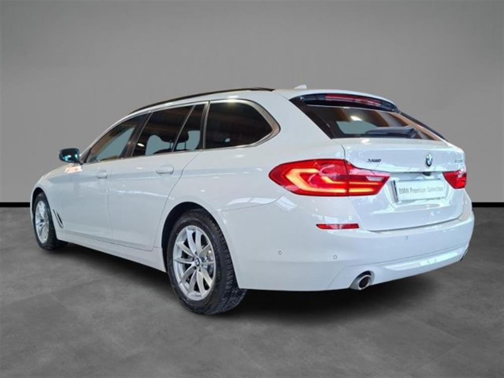 520 520 d xDrive Touring Bus