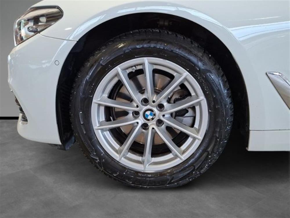 520 520 d xDrive Touring Bus