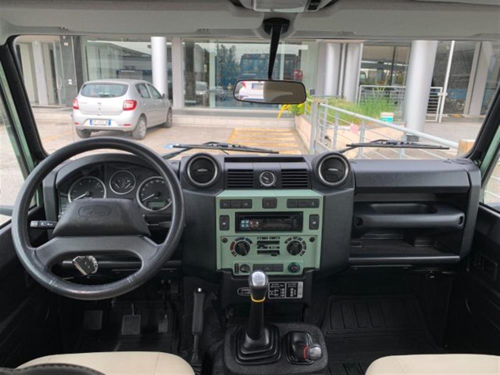 Defender Defender 110 2.2 TD4 Station