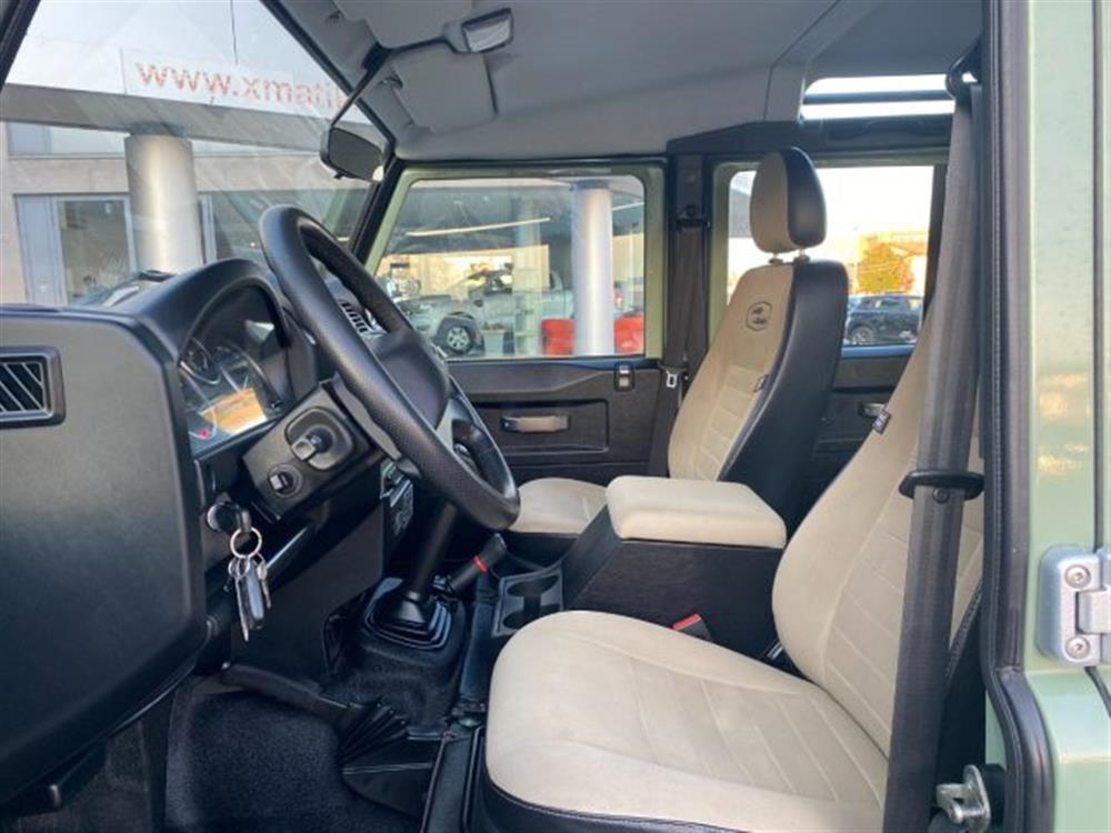 Defender Defender 110 2.2 TD4 Station