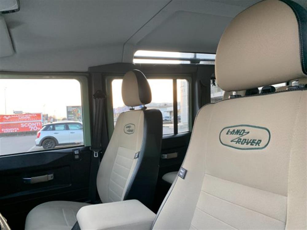 Defender Defender 110 2.2 TD4 Station