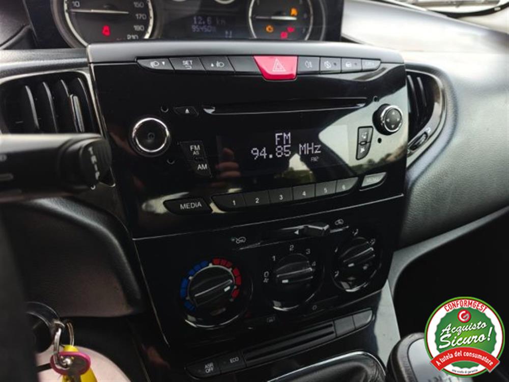 Ypsilon Ypsilon 0.9 TwinAir 85 CV 5