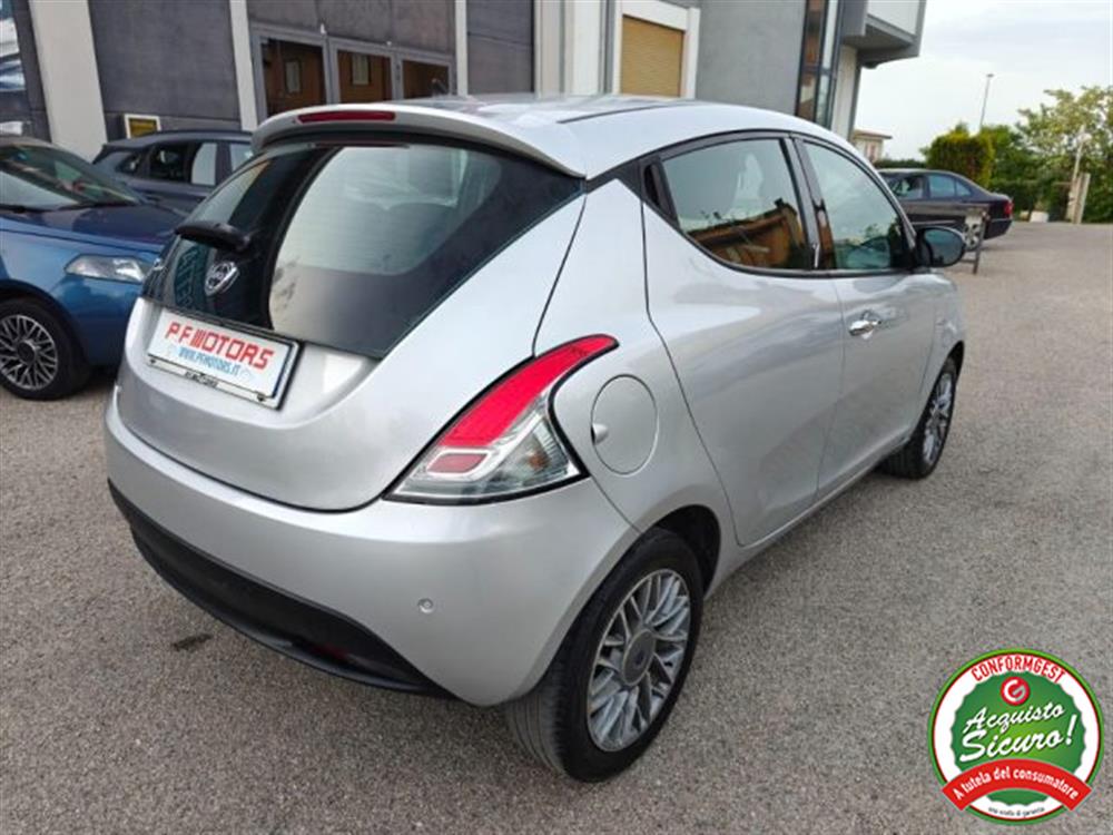 Ypsilon Ypsilon 0.9 TwinAir 85 CV 5