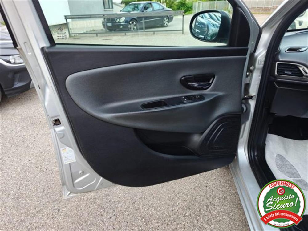 Ypsilon Ypsilon 0.9 TwinAir 85 CV 5