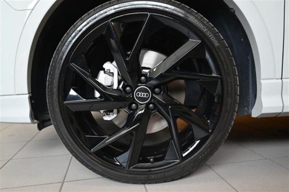 Q3 Q3 SPB 40TDI Q.S-TR.BUS