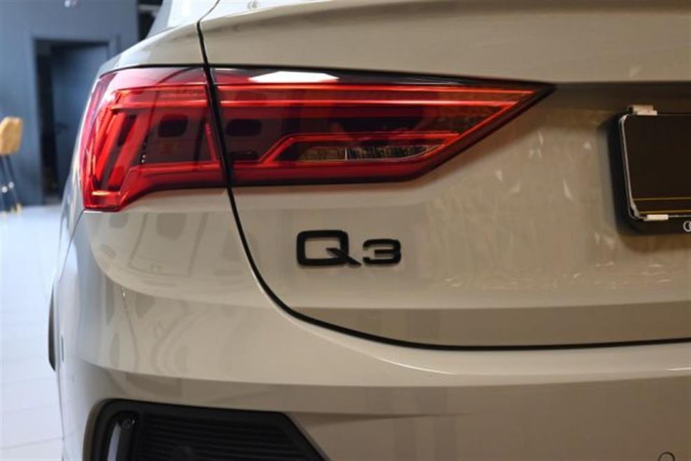 Q3 Q3 SPB 40TDI Q.S-TR.BUS