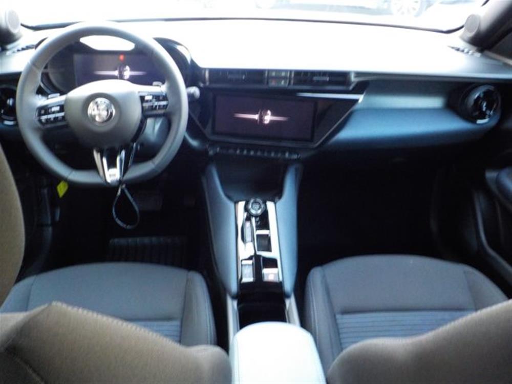 Junior Junior 1.2 Hybrid 145CV eDC