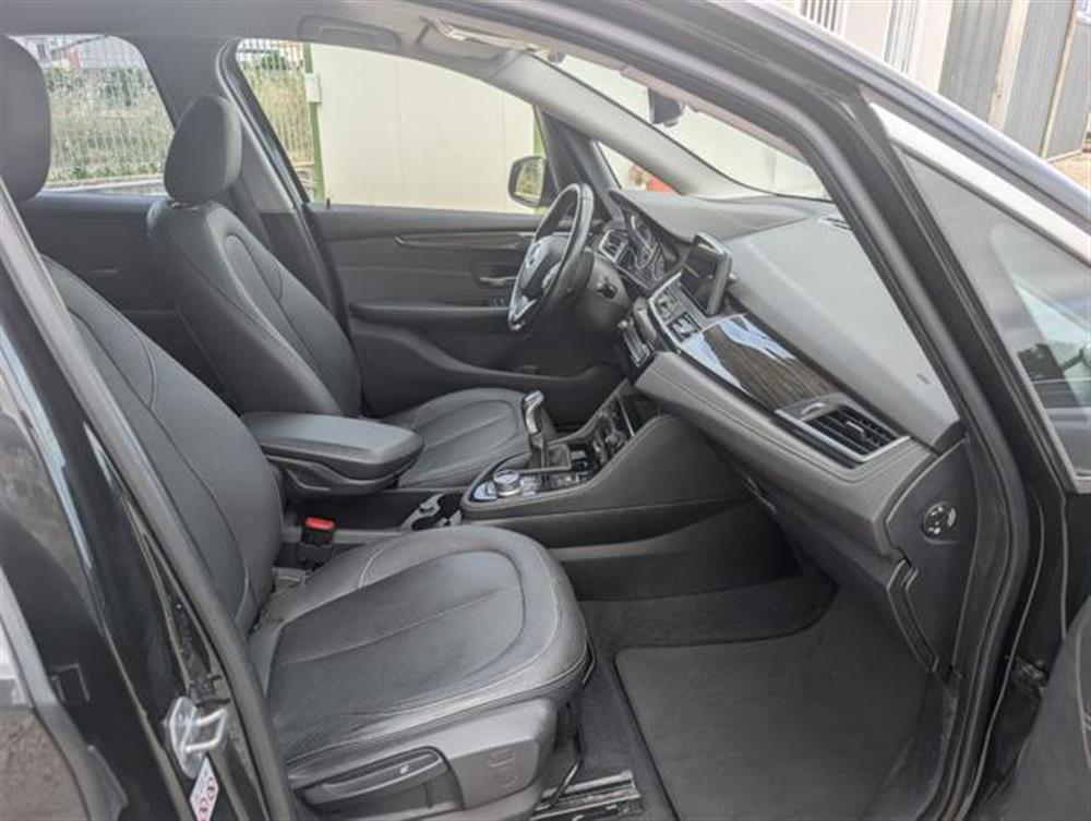 216 216 d Active Tourer Luxu