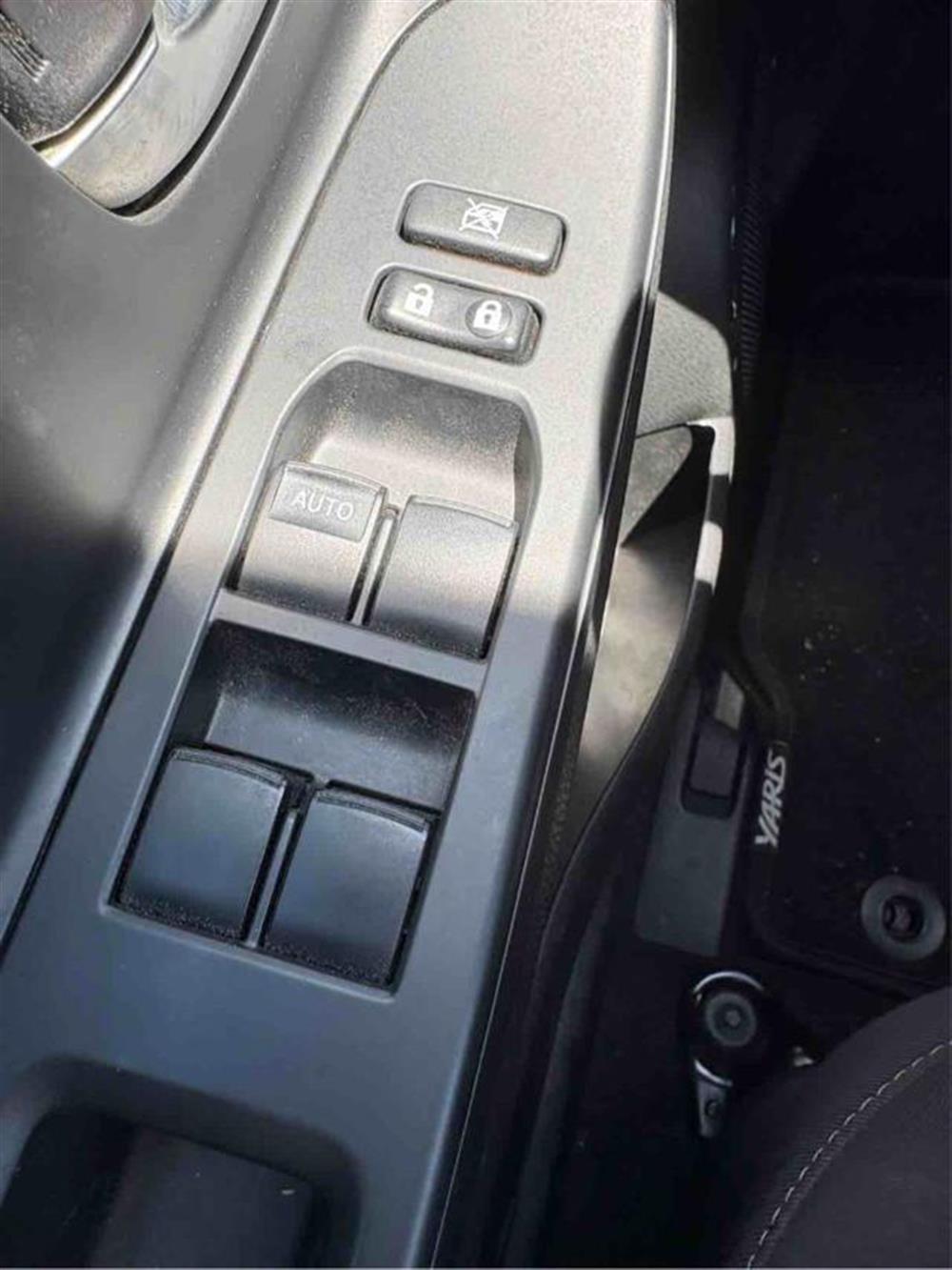 Yaris Yaris 1.5 5 porte Active
