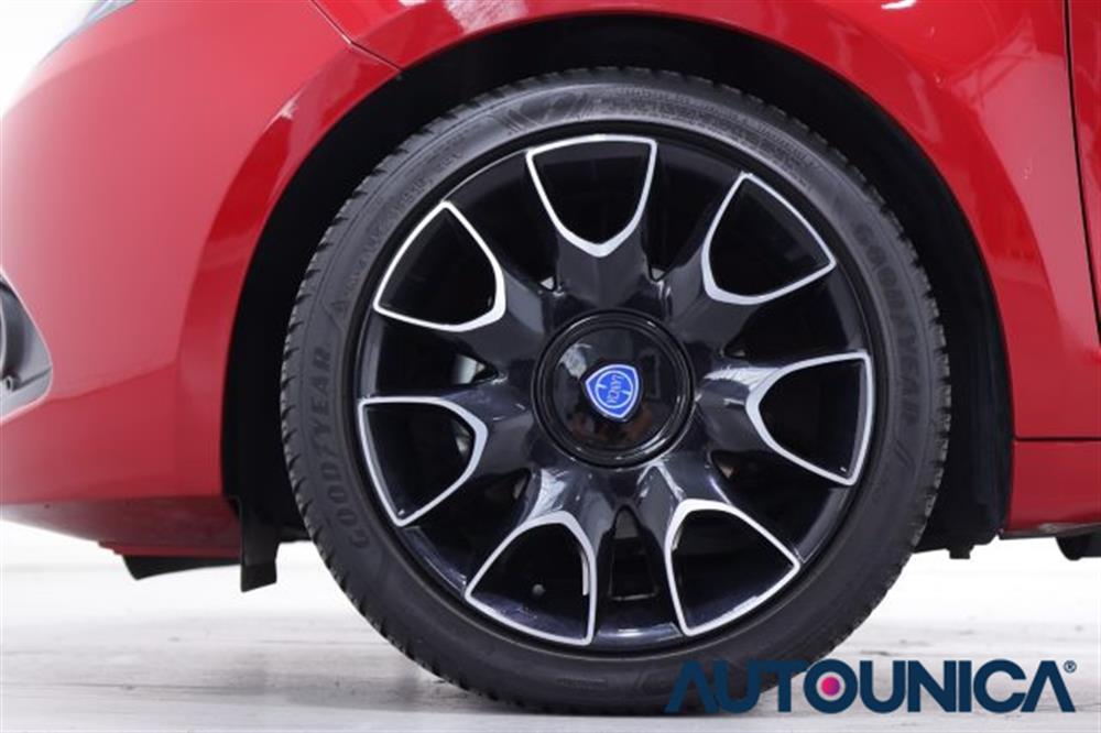 Ypsilon Ypsilon 1.0 FIREFLY 5 PORTE