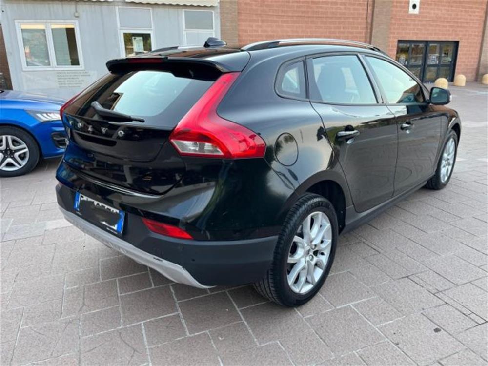 V40 Cross Country V40 Cross Country D2 Geartronic Busine