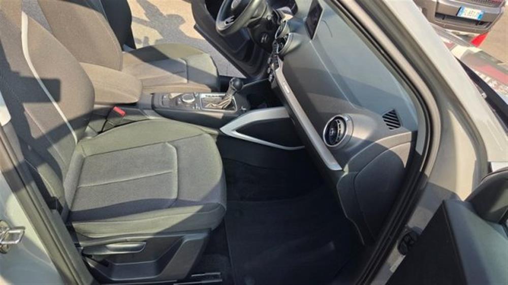 Q2 Q2 30 TDI S tronic Admi