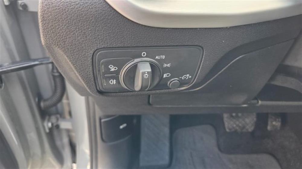 Q2 Q2 30 TDI S tronic Admi