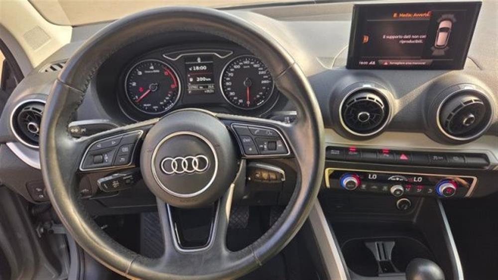 Q2 Q2 30 TDI S tronic Admi