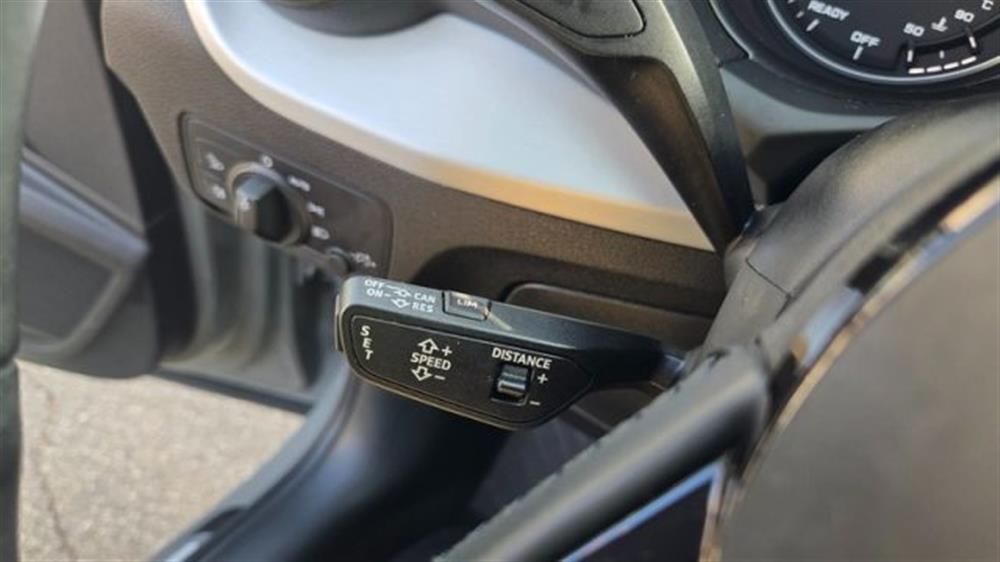 Q2 Q2 30 TDI S tronic Admi