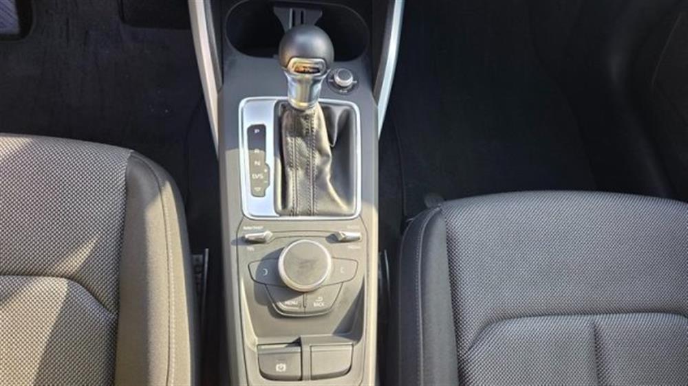 Q2 Q2 30 TDI S tronic Admi