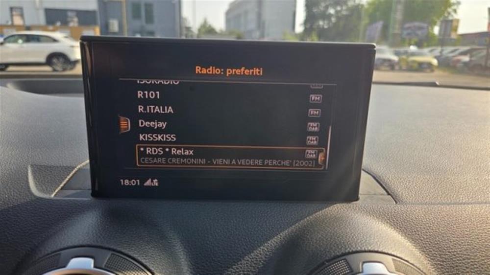 Q2 Q2 30 TDI S tronic Admi