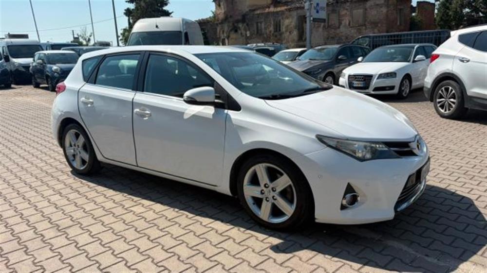 Auris Auris 2.0 D-4D Lounge IDON