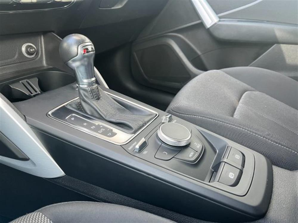 Q2 Q2 30 TDI S tronic Admi