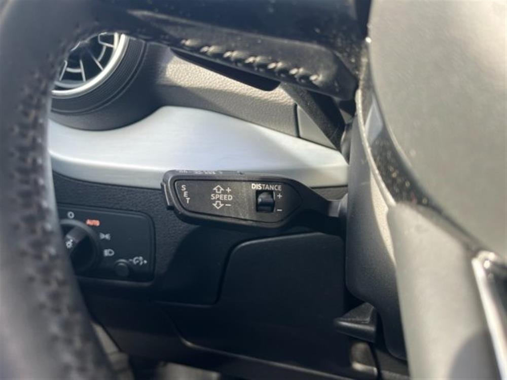 Q2 Q2 30 TDI S tronic Admi